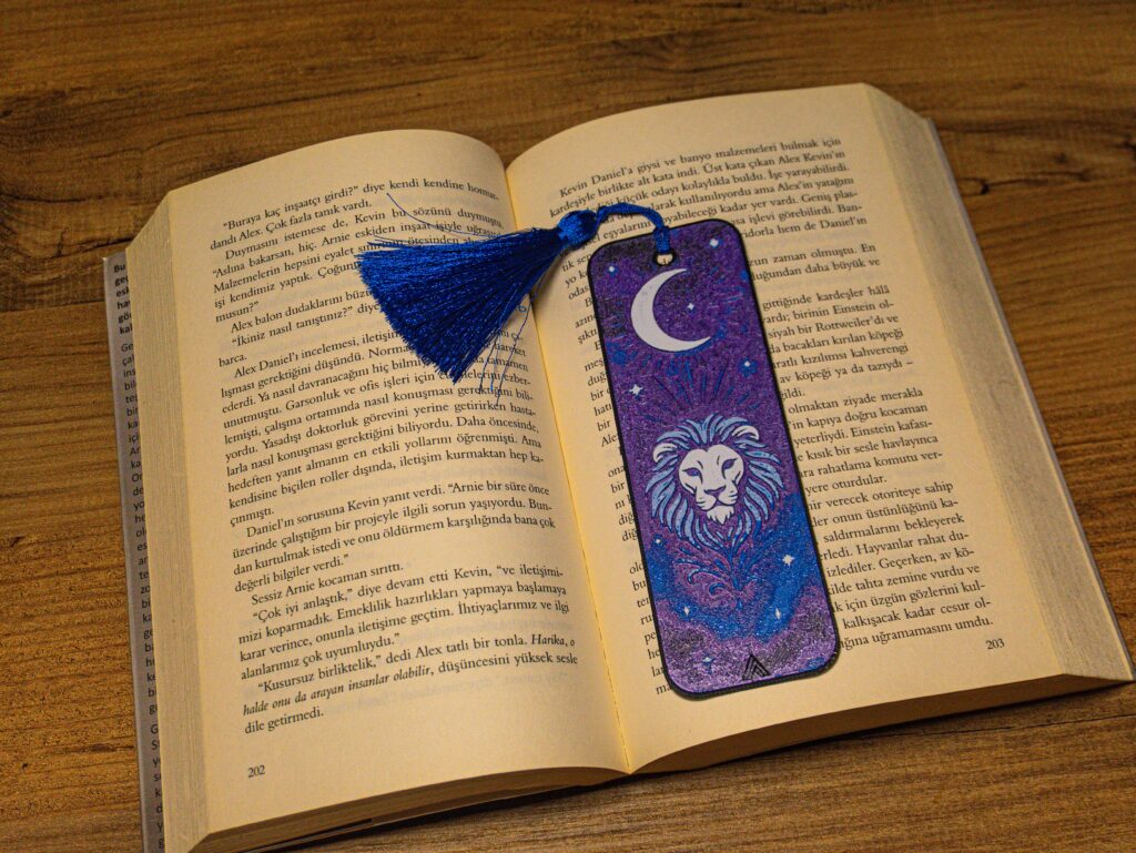 Leo - Hueforge Bookmark gallery 3